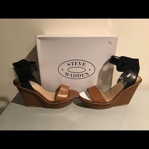 Caramel w/ black strap